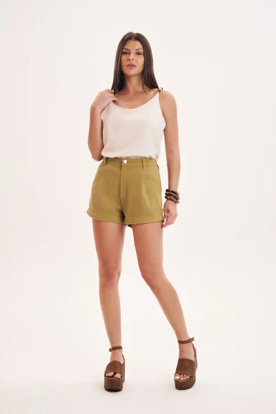 LOOK PAULA C/ BLUSA E SHORT
