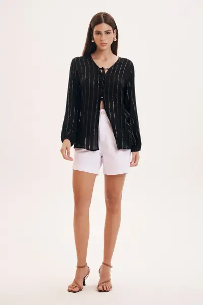 LOOK SARAH C/ BLUSA E SHORT